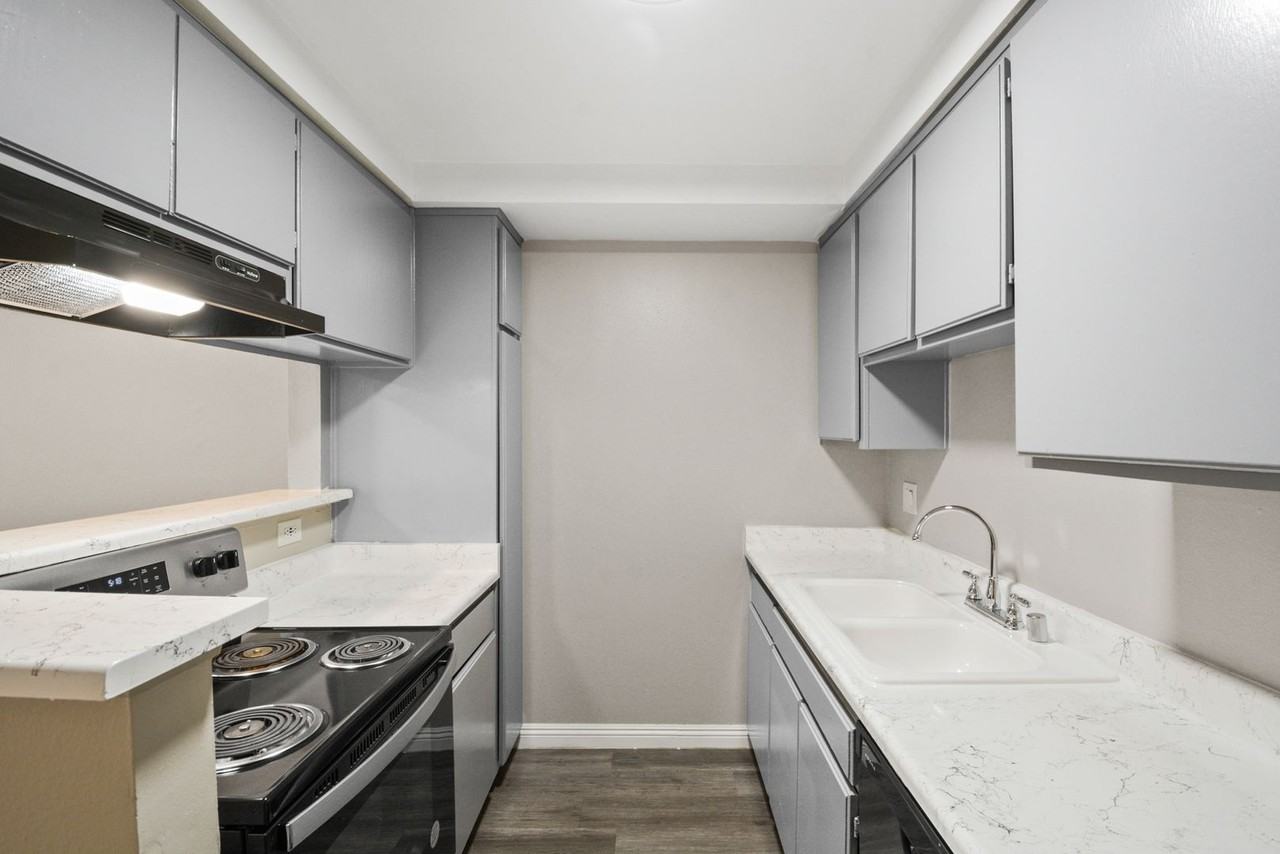 Mountain View Apartments - Photo 3 of 16