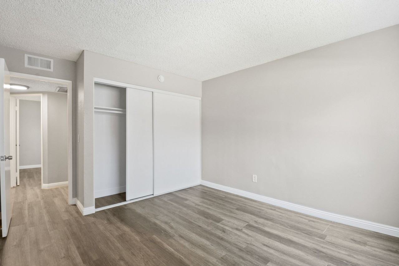 Mountain View Apartments - Photo 6 of 16