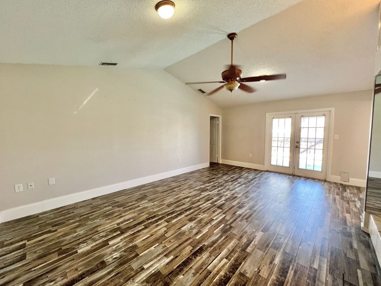 1338 Calamondin Dr - Photo 4 of 20