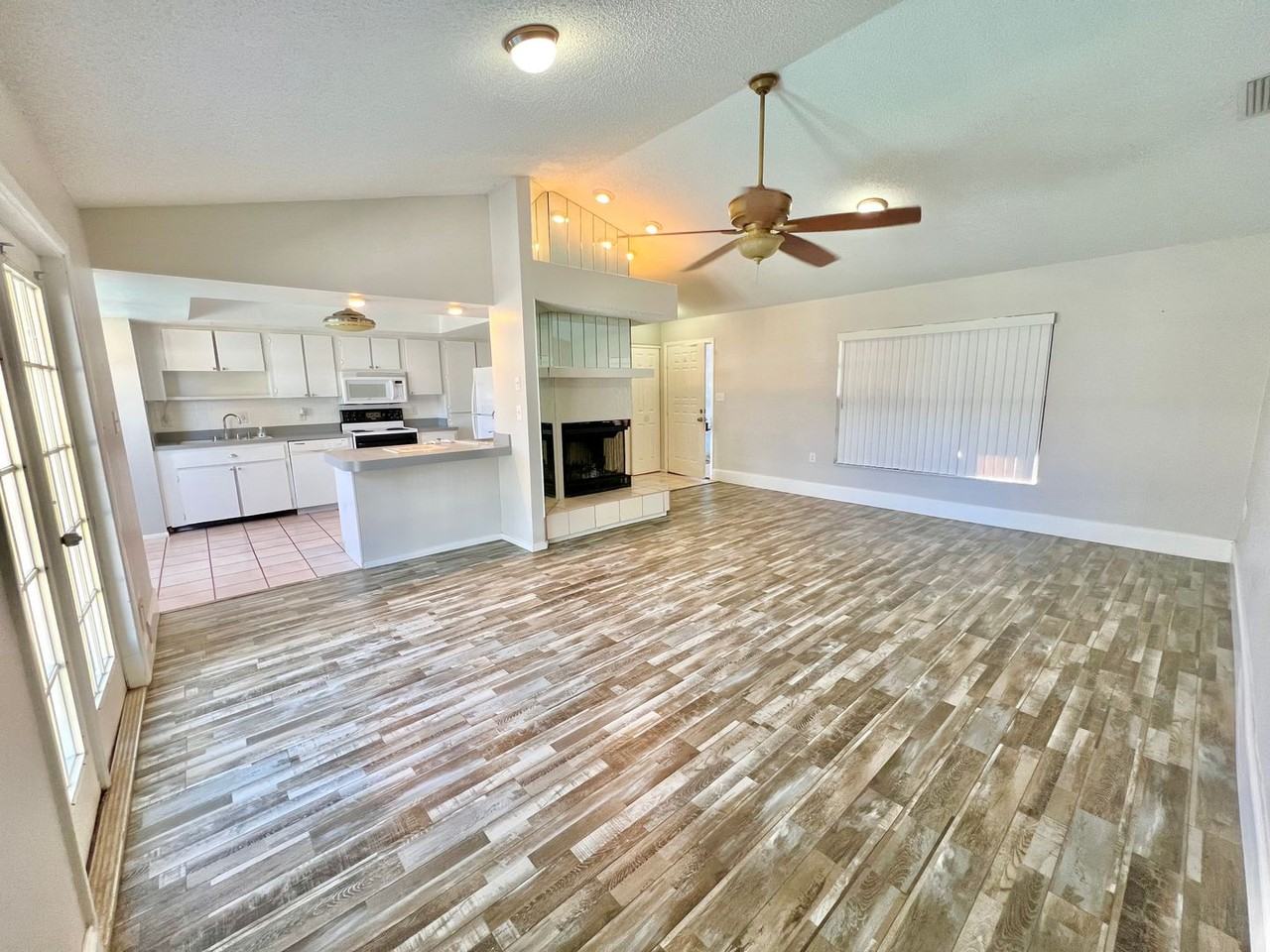 1338 Calamondin Dr - Photo 6 of 20