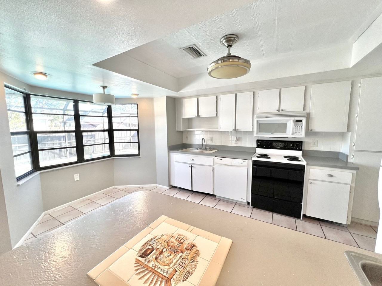 1338 Calamondin Dr - Photo 7 of 20