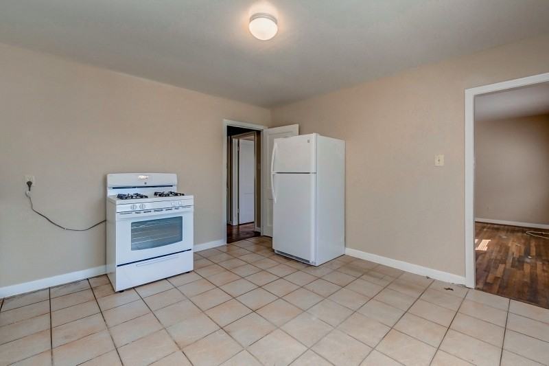 1000 1/2 Holland Ave - Photo 3 of 14