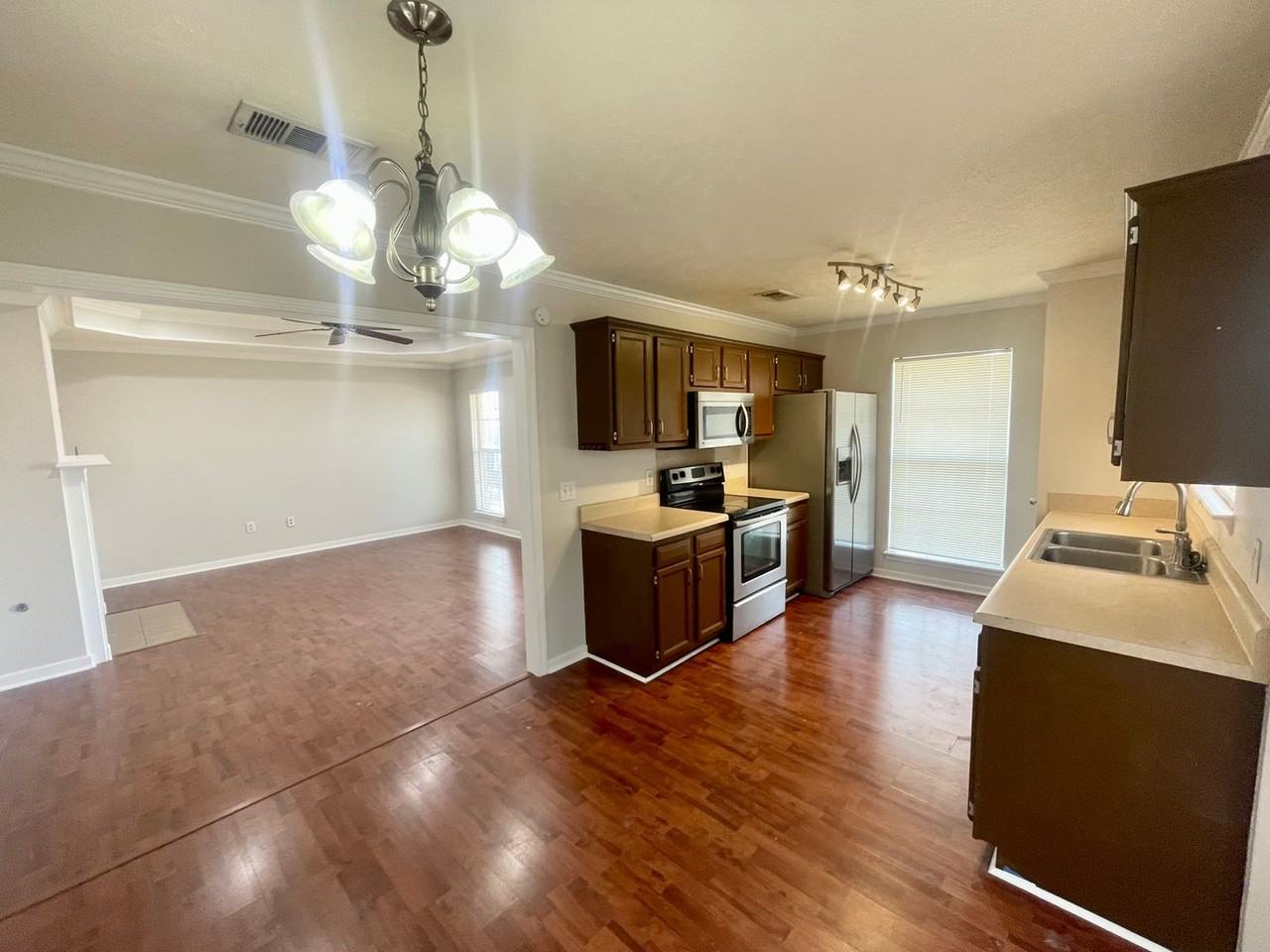 564 Oak Ridge Way - Photo 4 of 11