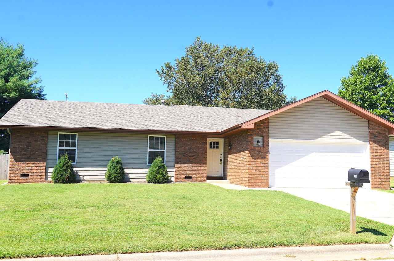 2109 S Todd Ave - Photo 2 of 23