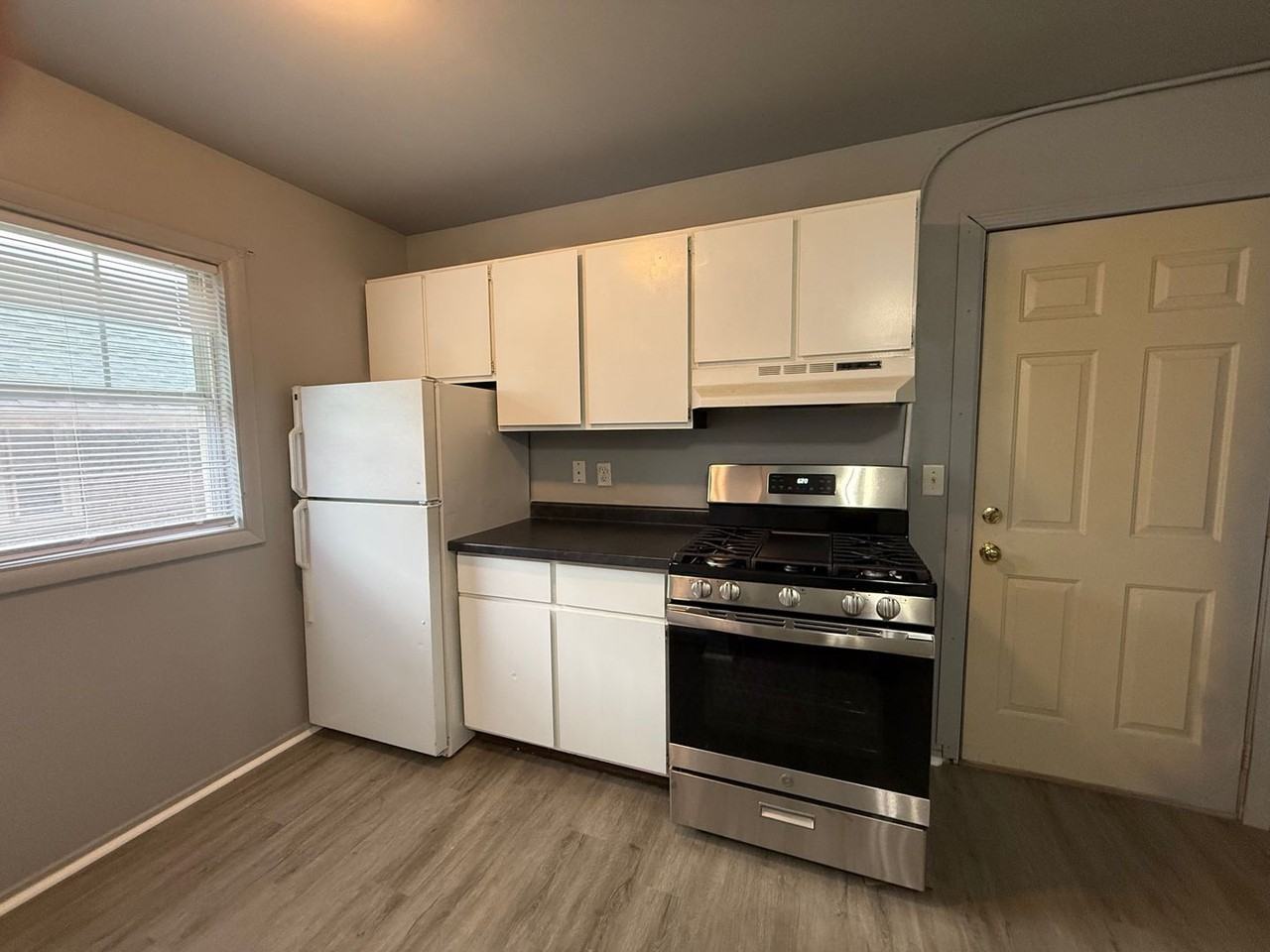 205 S Parker Ave - Photo 4 of 10