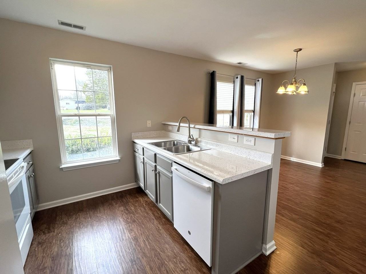 7008 Riverwalk Blvd - Photo 7 of 26