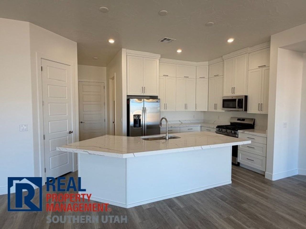 4758 W 3080 S - Photo 4 of 26