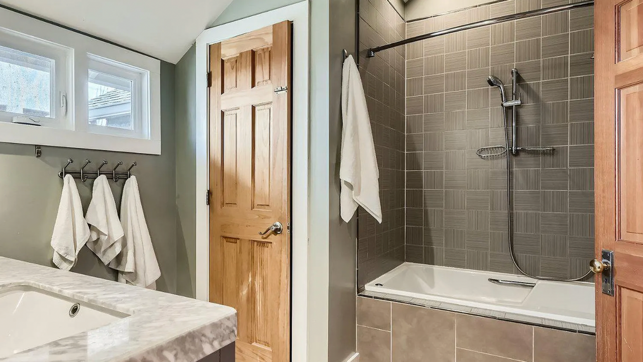 3147 8th St - Photo 6 of 8