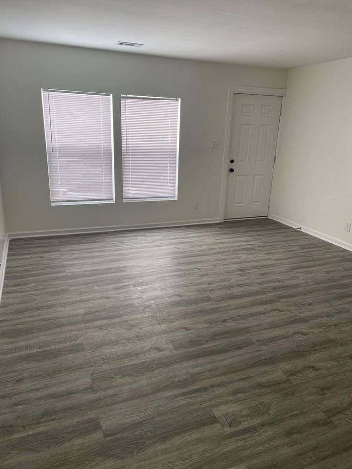 1125 S Hamilton St - Photo 2 of 11