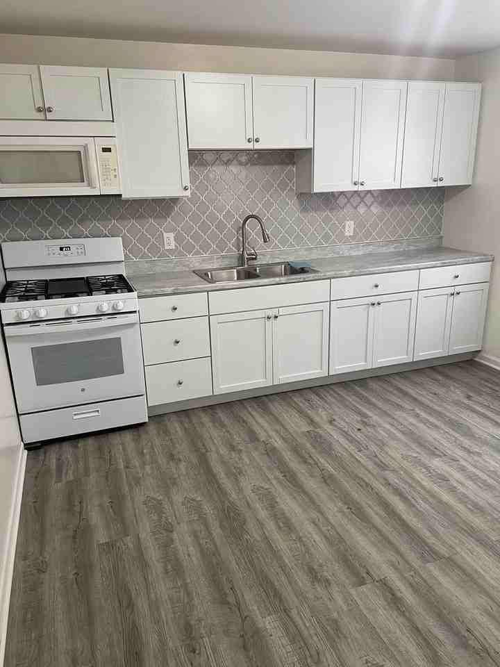 1125 S Hamilton St - Photo 5 of 11