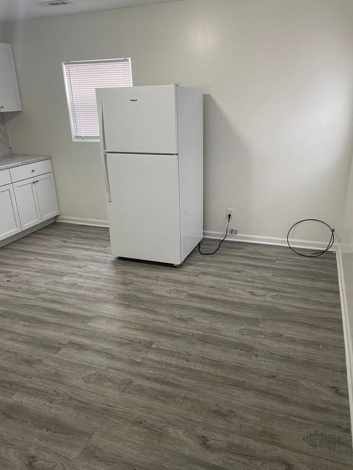 1125 S Hamilton St - Photo 6 of 11