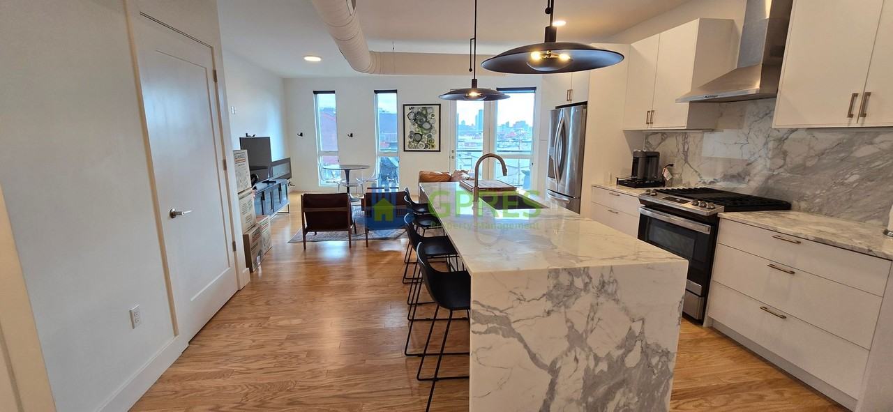 3725 Butler St - Photo 3 of 32