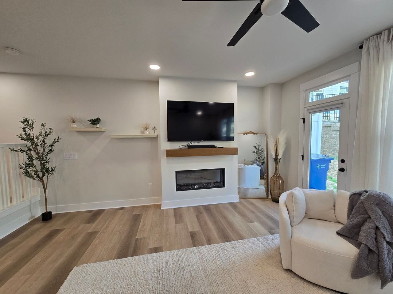 4019 Elk Creek Ln - Photo 7 of 22