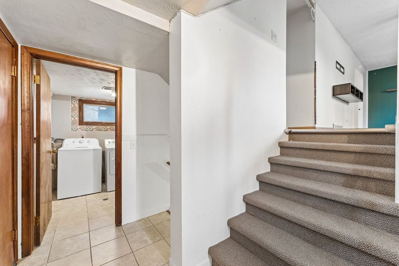 13116 Southdale Cir - Photo 4 of 35