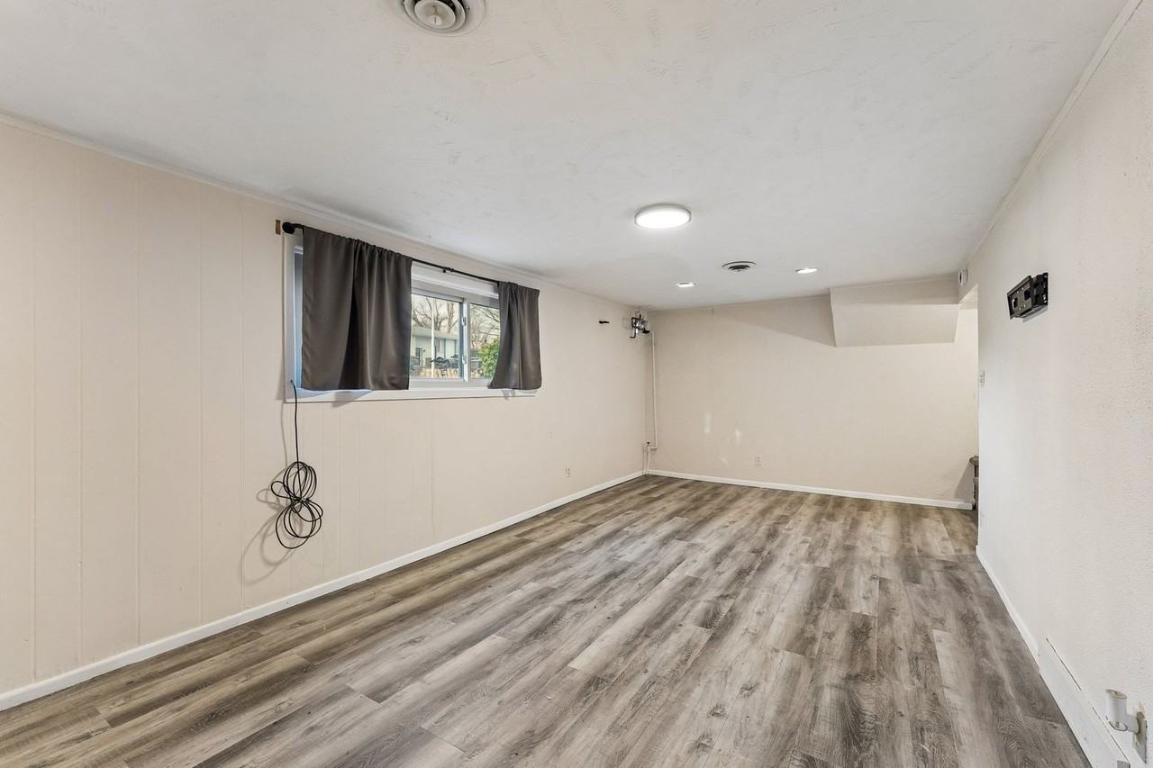 13116 Southdale Cir - Photo 6 of 35