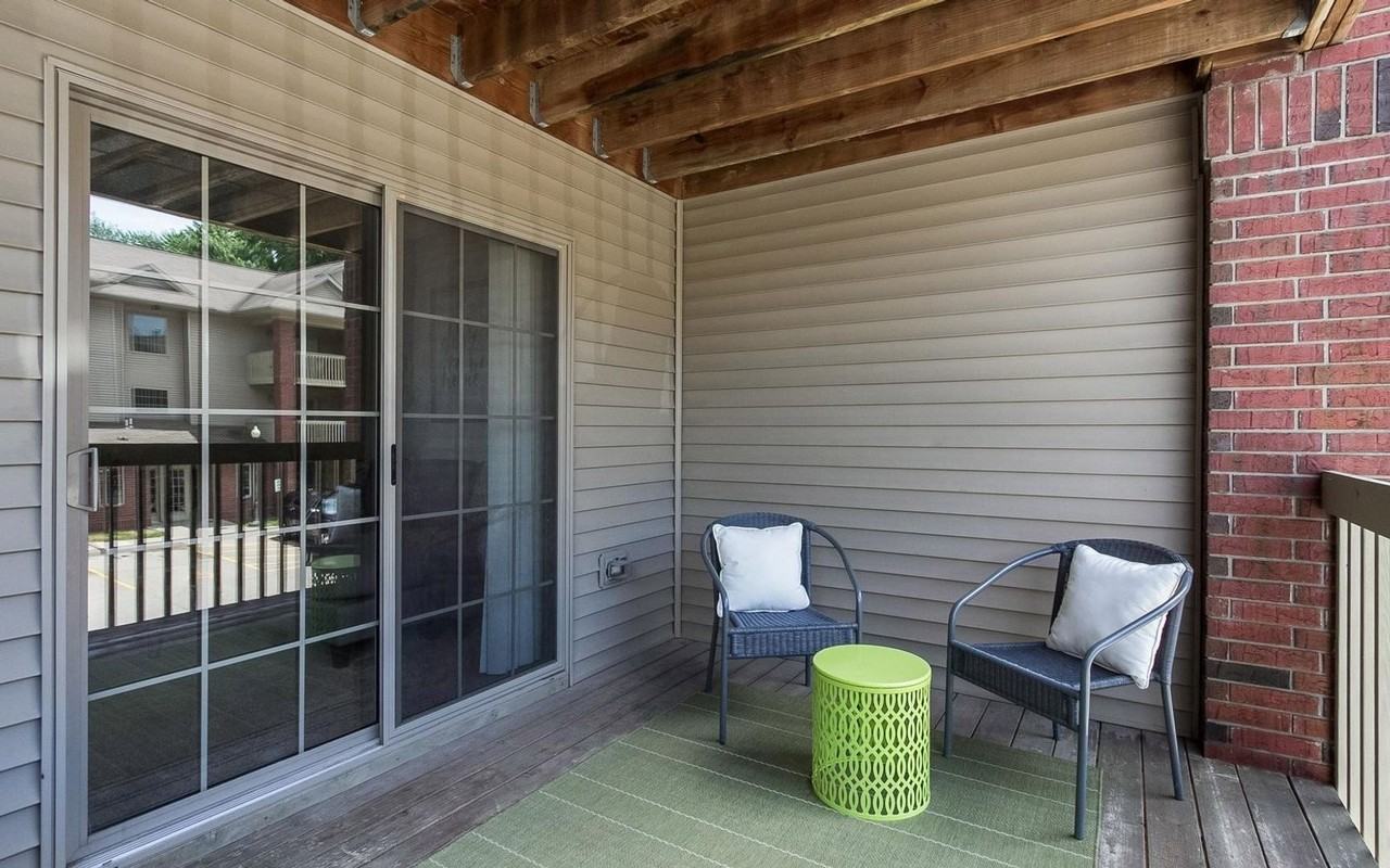 1059 W Benton St - Photo 3 of 14