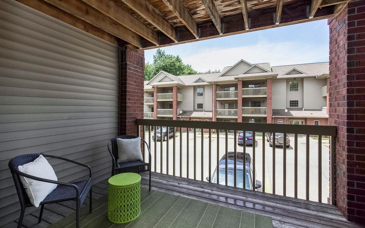 1059 W Benton St - Photo 4 of 14