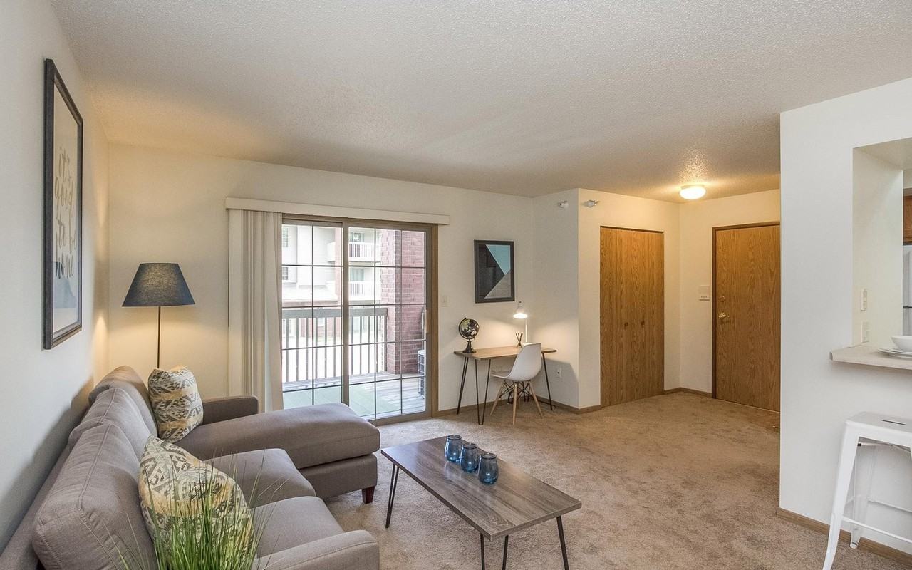 1059 W Benton St - Photo 5 of 14