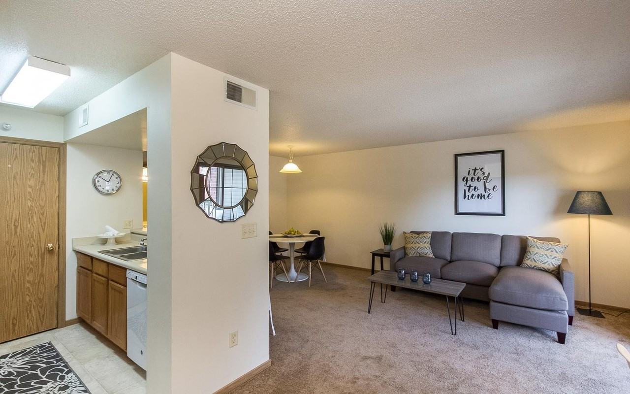 1059 W Benton St - Photo 6 of 14