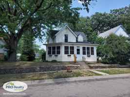 featured image of 1025 Burgess St