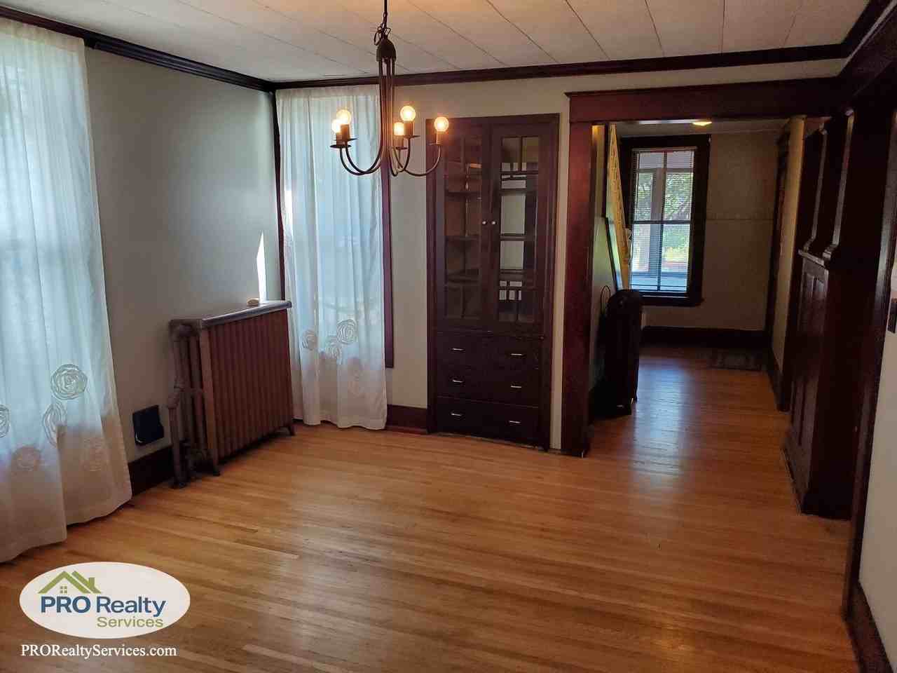 1025 Burgess St - Photo 2 of 26