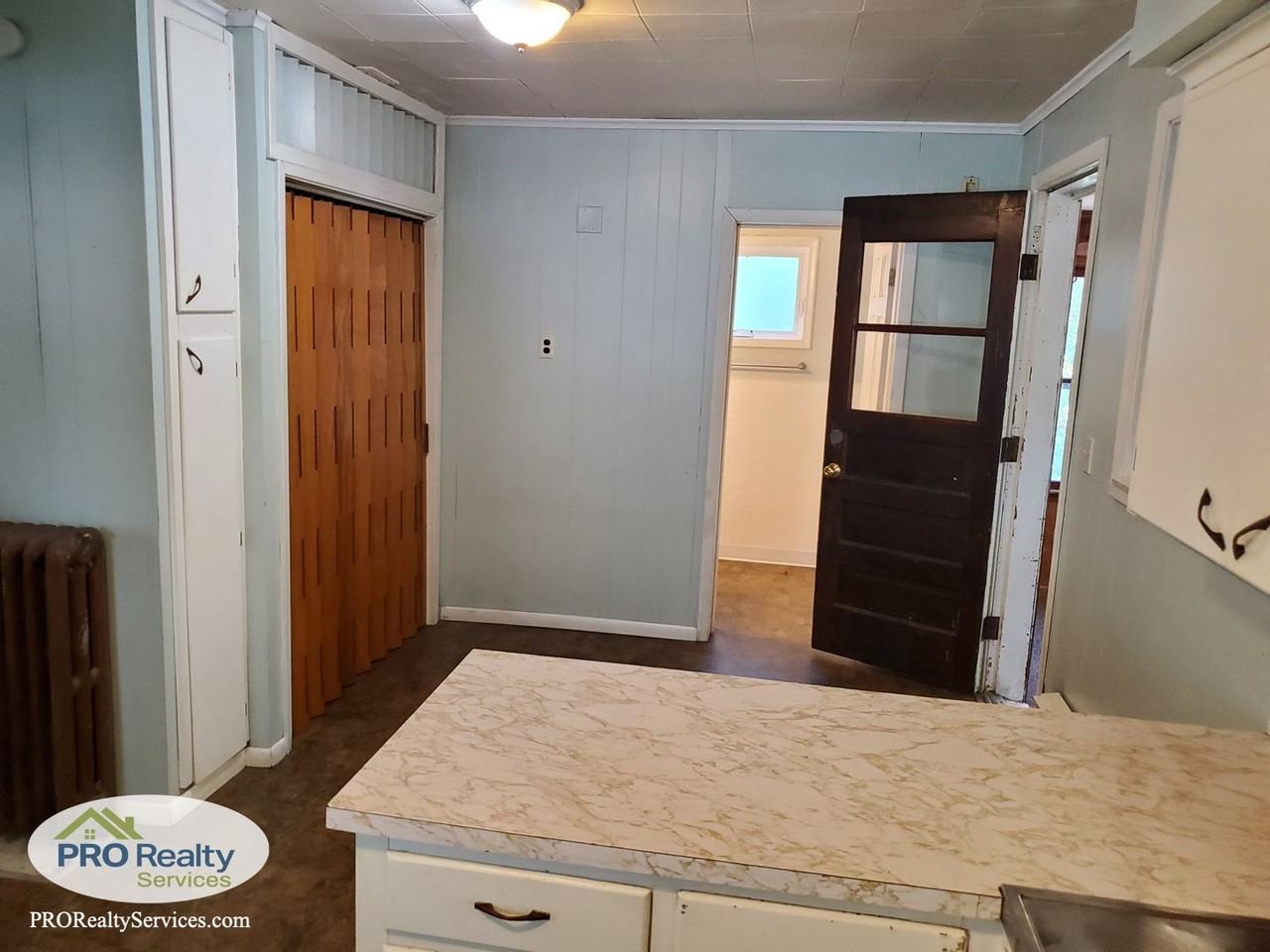 1025 Burgess St - Photo 7 of 26