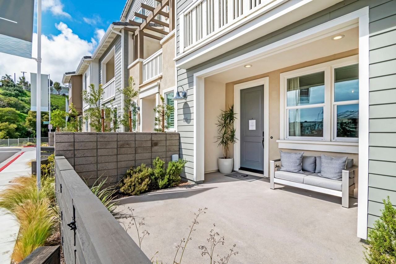 1111 Hibiscus Way - Photo 3 of 34