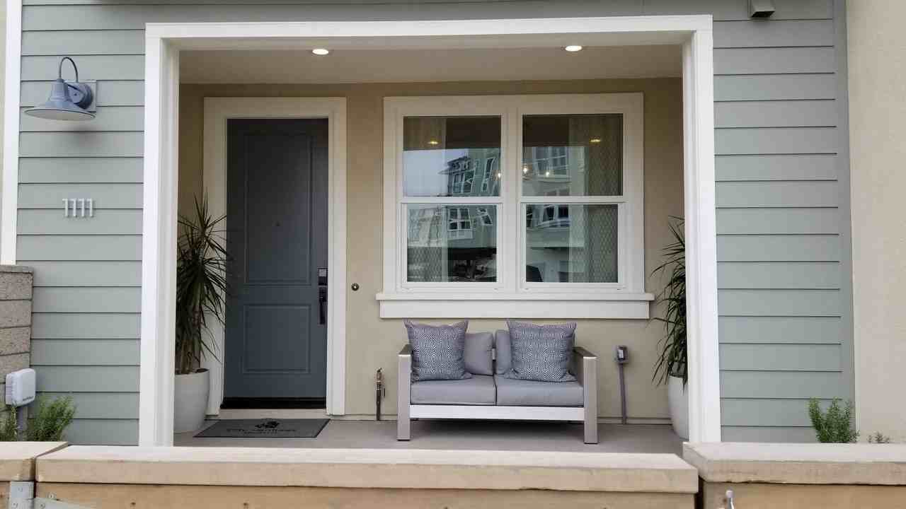 1111 Hibiscus Way - Photo 4 of 34