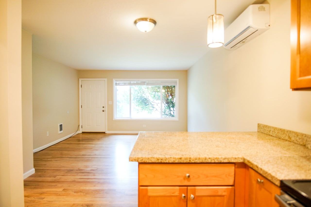 932 Se 50th Ave - Photo 6 of 14