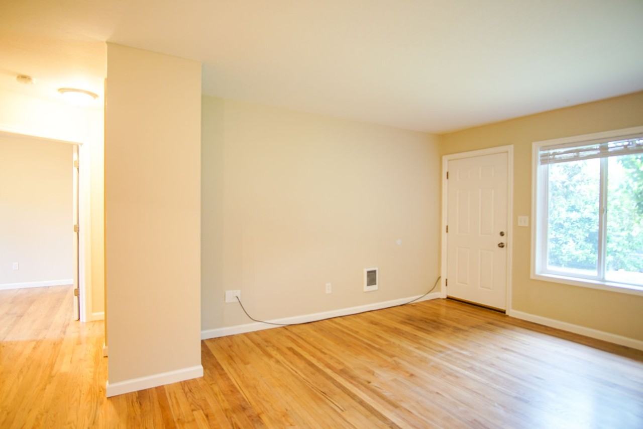 932 Se 50th Ave - Photo 7 of 14