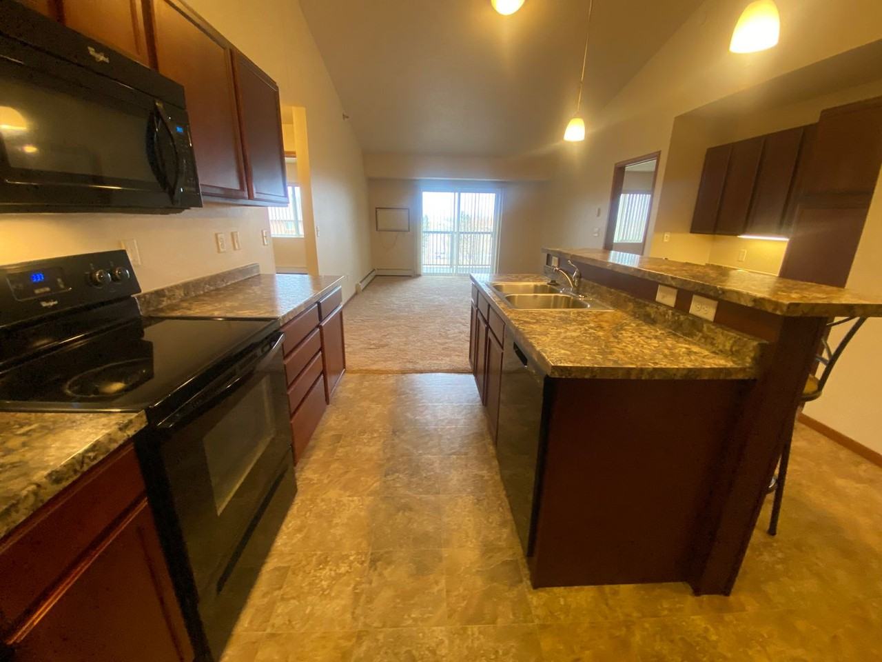 3202 - Photo 3 of 27