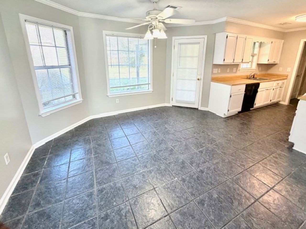 2554 Jeffries Cv - Photo 5 of 12