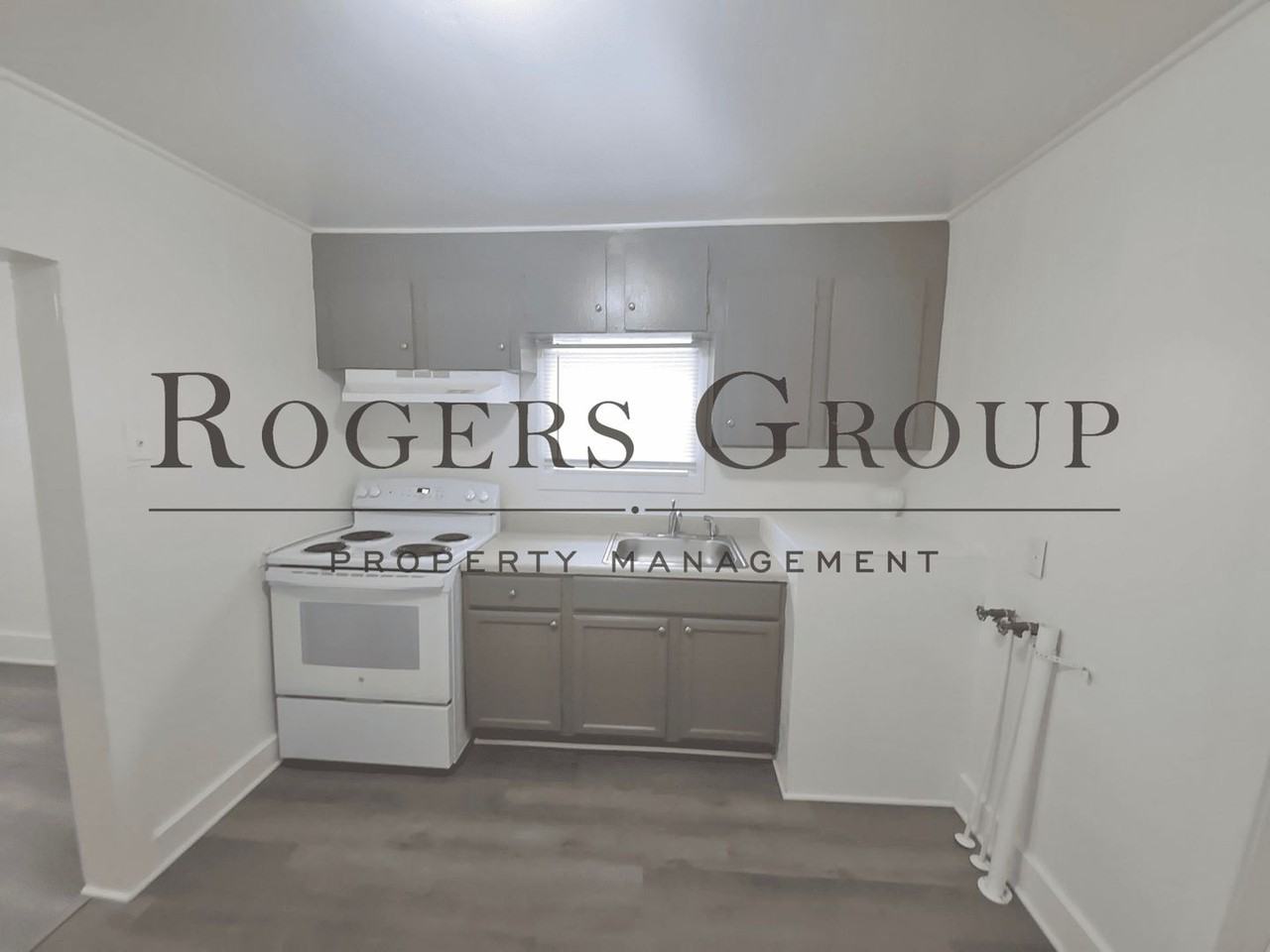 305 Perry St - Photo 4 of 14