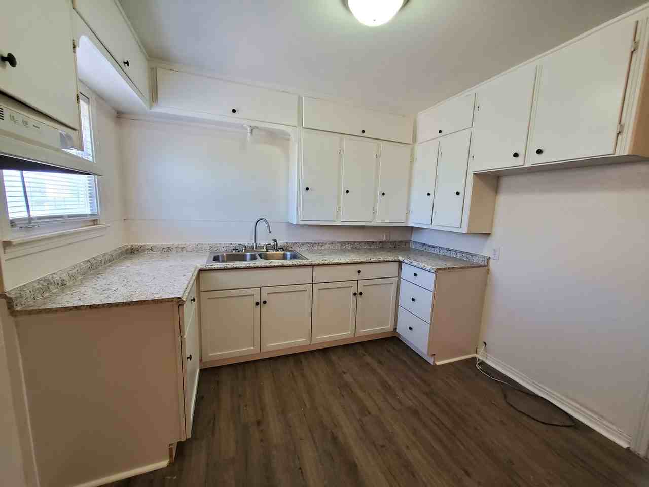 2102 Raney St - Photo 3 of 12