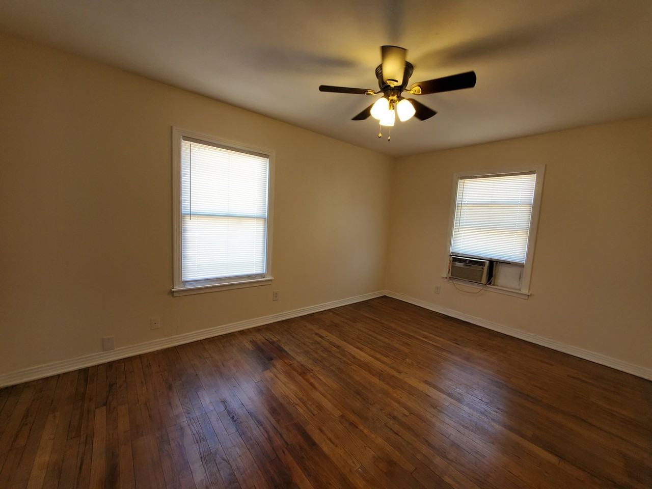 2102 Raney St - Photo 6 of 12