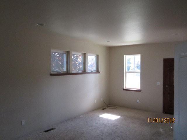 389 Cascade Dr - Photo 2 of 5