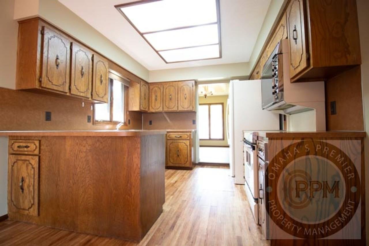 15134 Farnam Cir - Photo 5 of 27