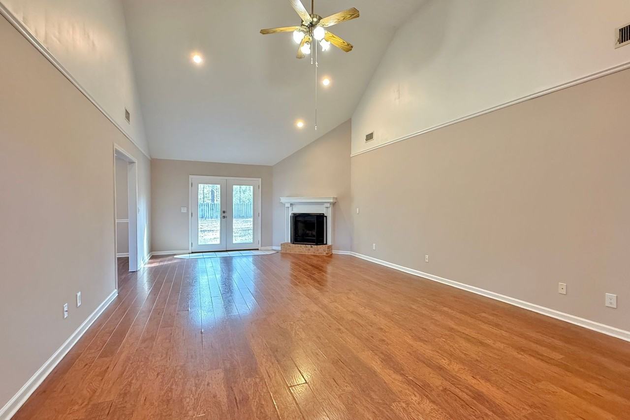 315 S Maple Dr - Photo 2 of 37