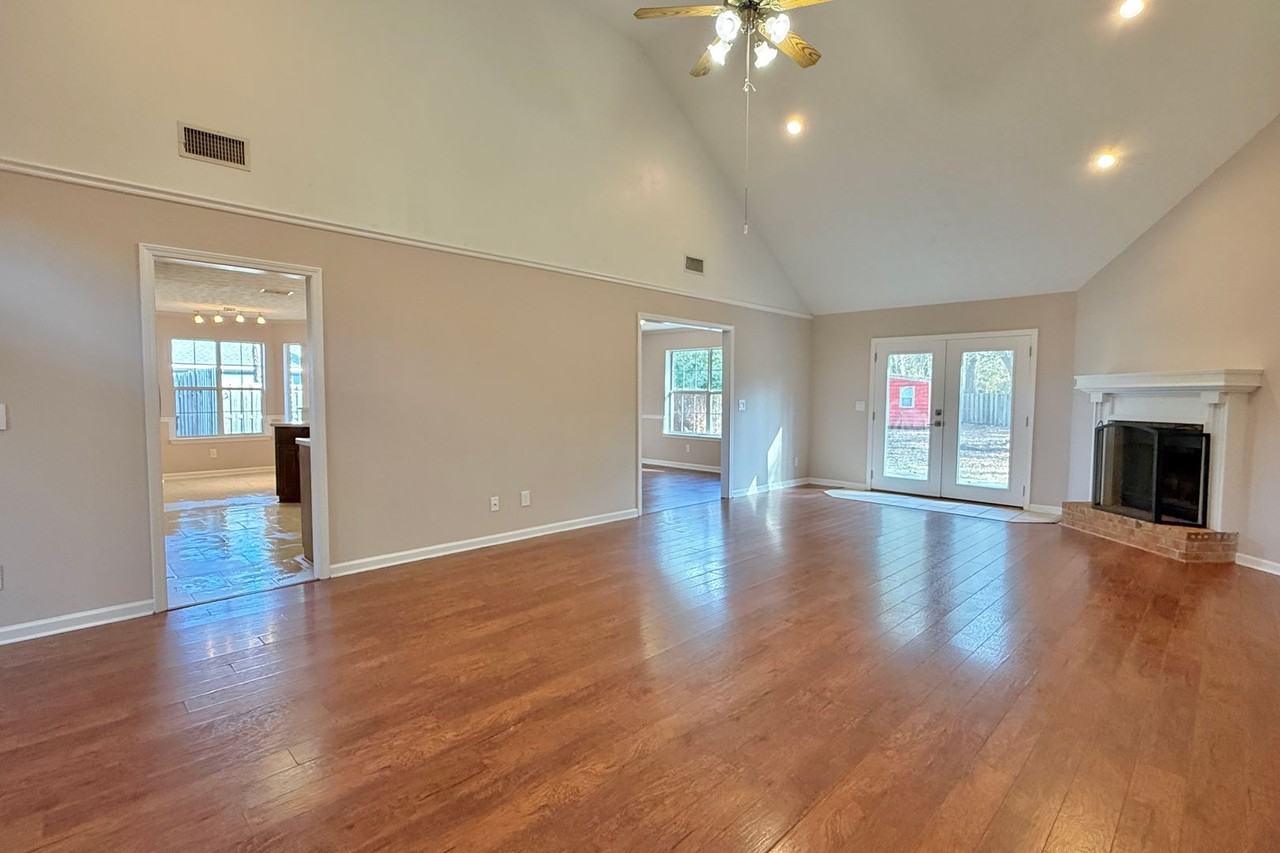 315 S Maple Dr - Photo 3 of 37