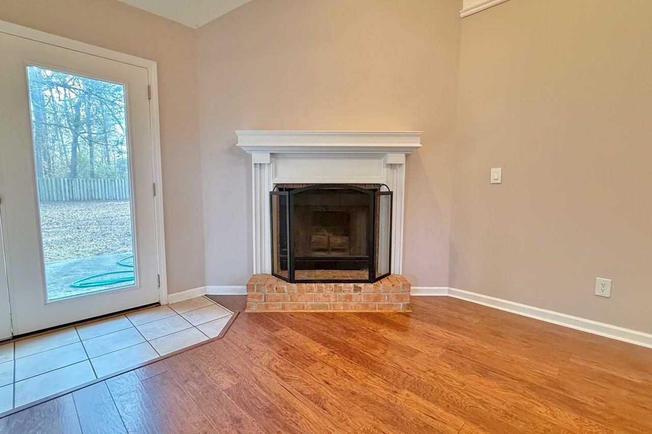 315 S Maple Dr - Photo 5 of 37