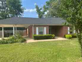 401 E Lynnwood Ln - Photo 1 of 1