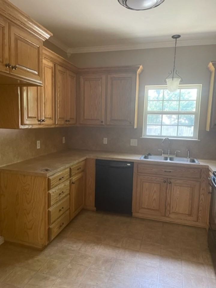 401 E Lynnwood Ln - Photo 3 of 16