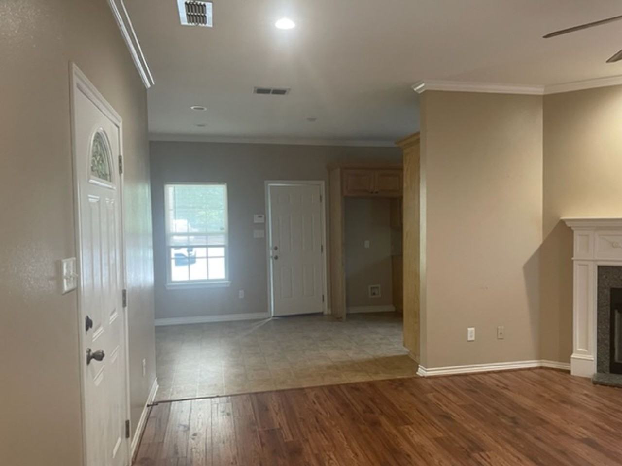 401 E Lynnwood Ln - Photo 7 of 16