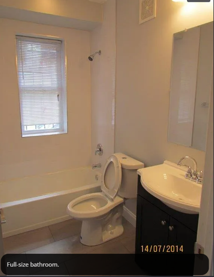 1271 Morse St Ne - Photo 3 of 5