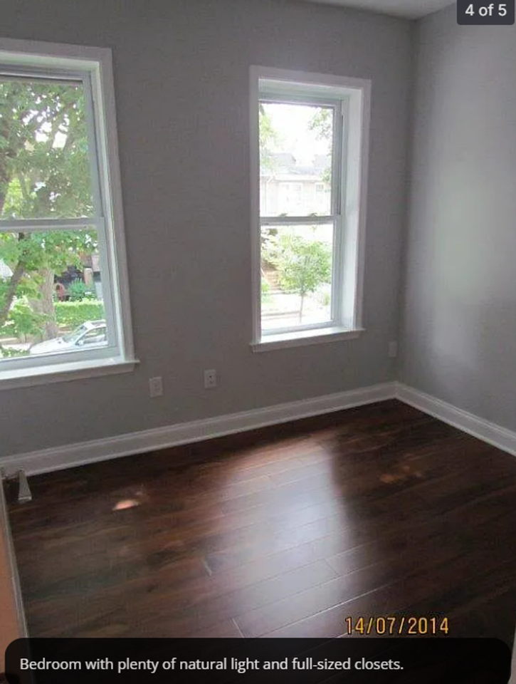 1271 Morse St Ne - Photo 4 of 5