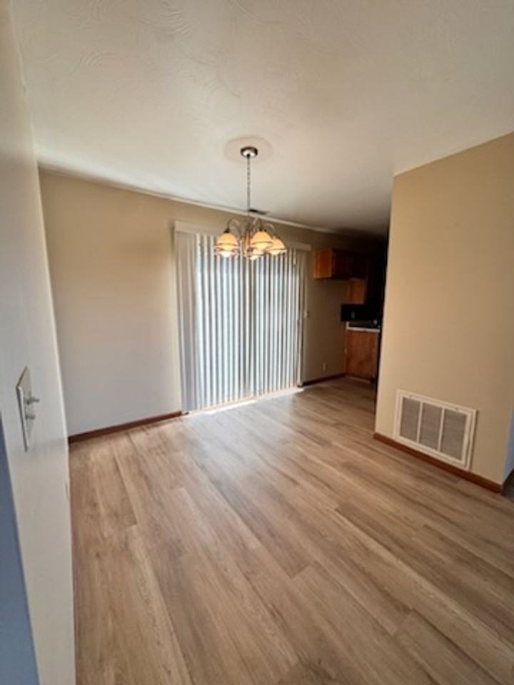 309 N Elm St - Photo 2 of 11