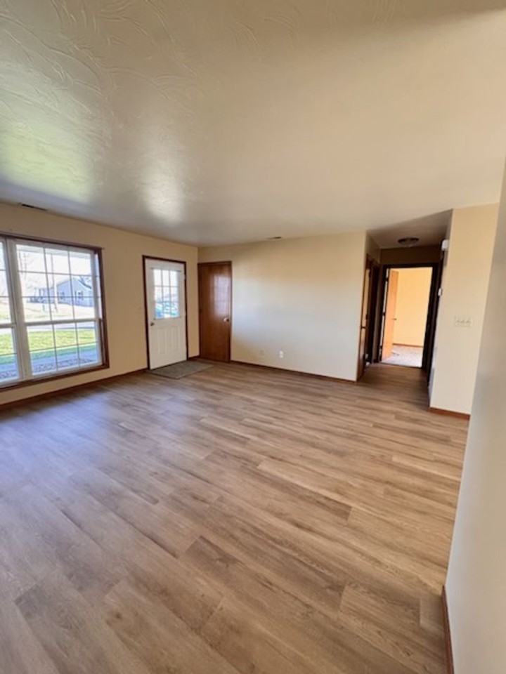 309 N Elm St - Photo 5 of 11