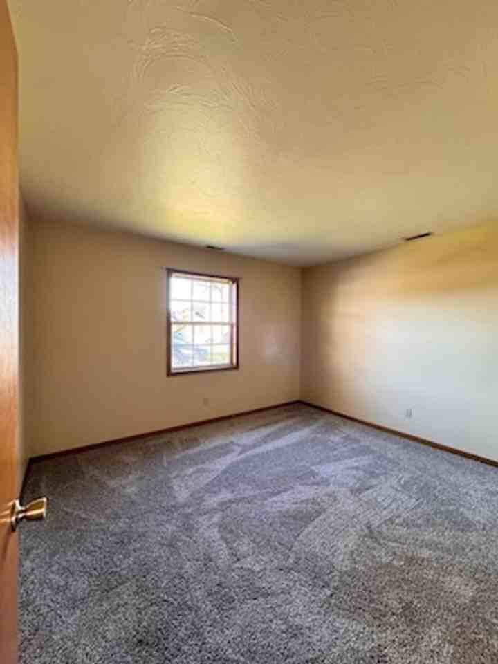 309 N Elm St - Photo 7 of 11