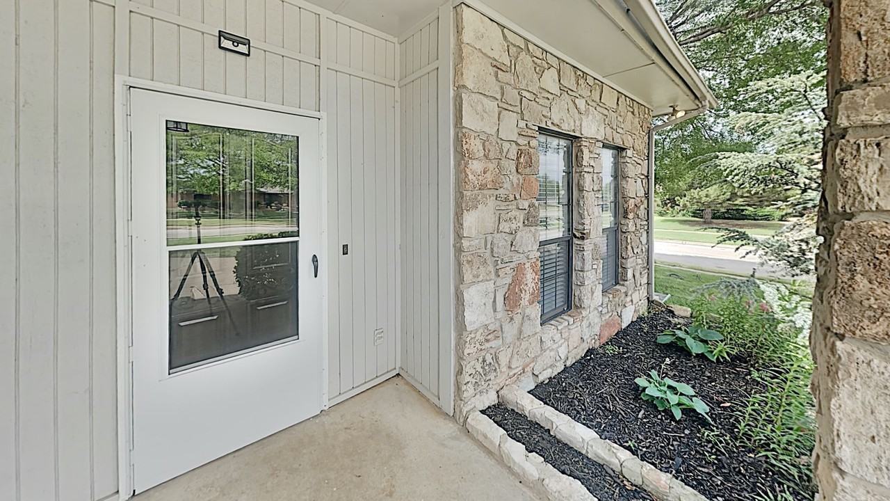 10100 S Rachel Ct - Photo 4 of 24