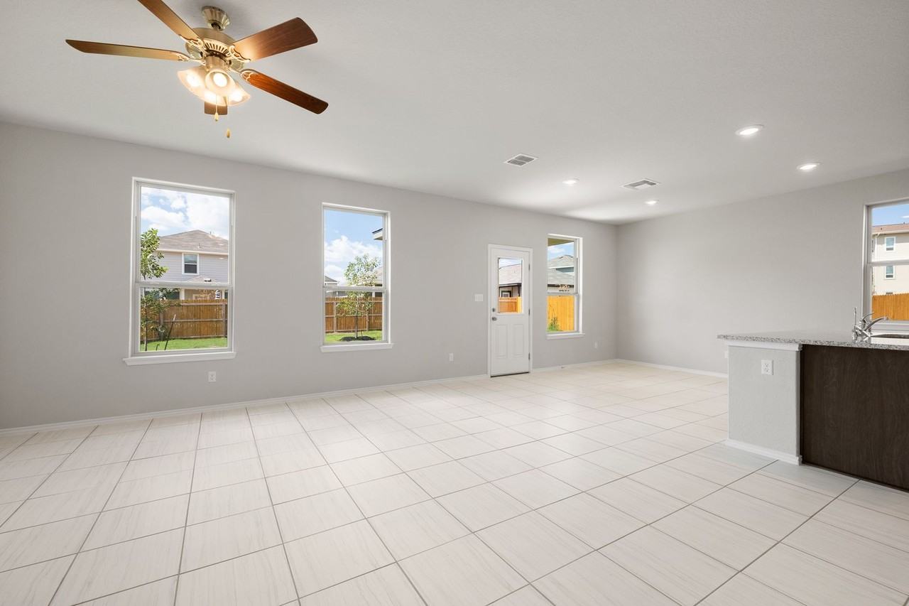 10119 Jardin Verde - Photo 7 of 16